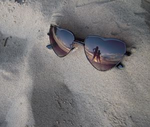 Preview wallpaper glasses, sand, reflection