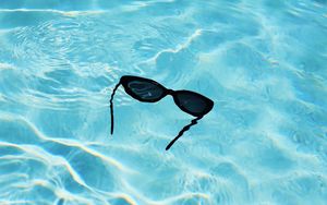 Preview wallpaper glasses, water, waves, glare, pool