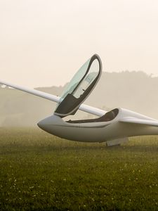 Preview wallpaper glider, fog, grass