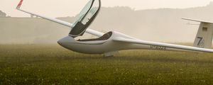 Preview wallpaper glider, fog, grass