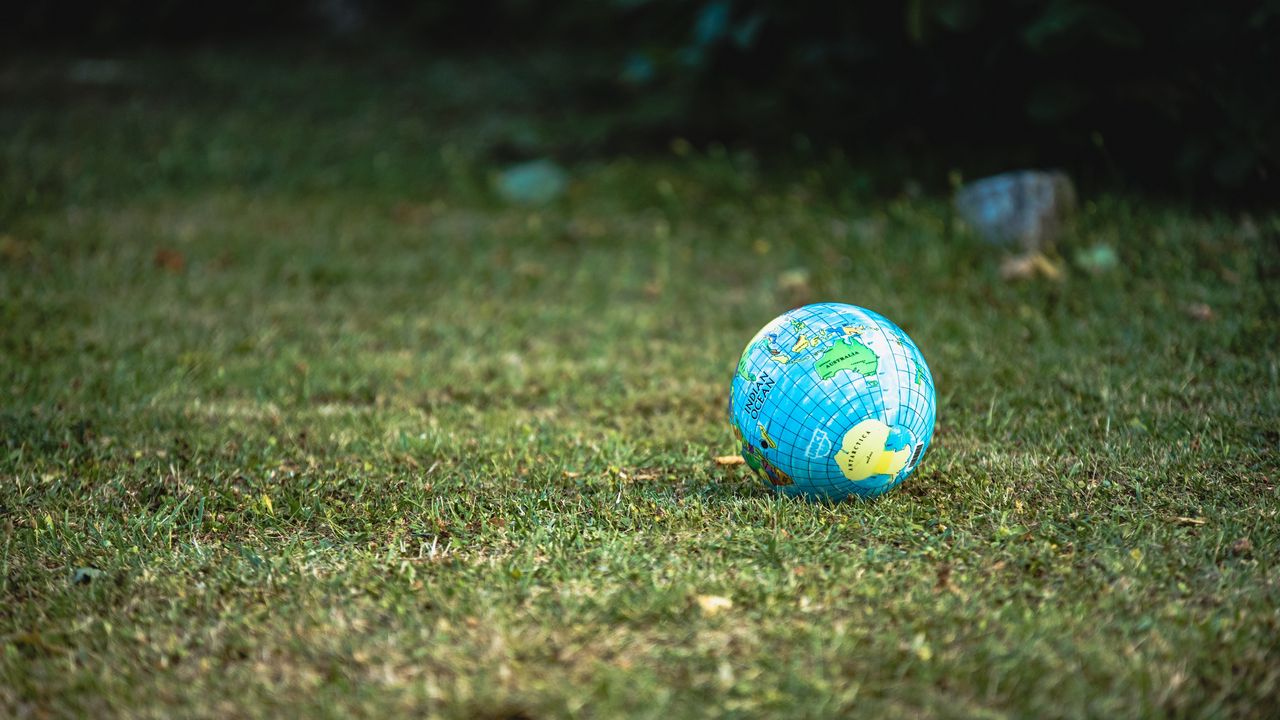Wallpaper globe, ball, grass