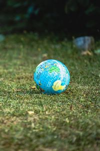 Preview wallpaper globe, ball, grass