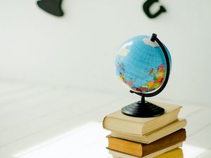 Preview wallpaper globe, books, study, science