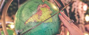 Preview wallpaper globe, hand, map