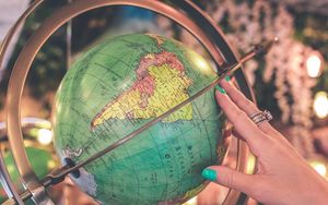 Preview wallpaper globe, hand, map