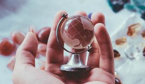 Preview wallpaper globe, souvenir, hand, glass