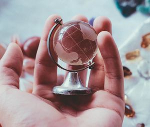 Preview wallpaper globe, souvenir, hand, glass