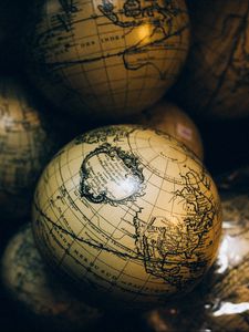 Preview wallpaper globes, maps, balls