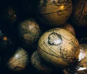 Preview wallpaper globes, maps, balls