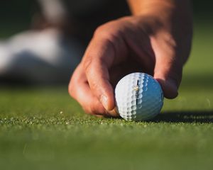 Preview wallpaper golf, ball, hand, fingers, grass, sport