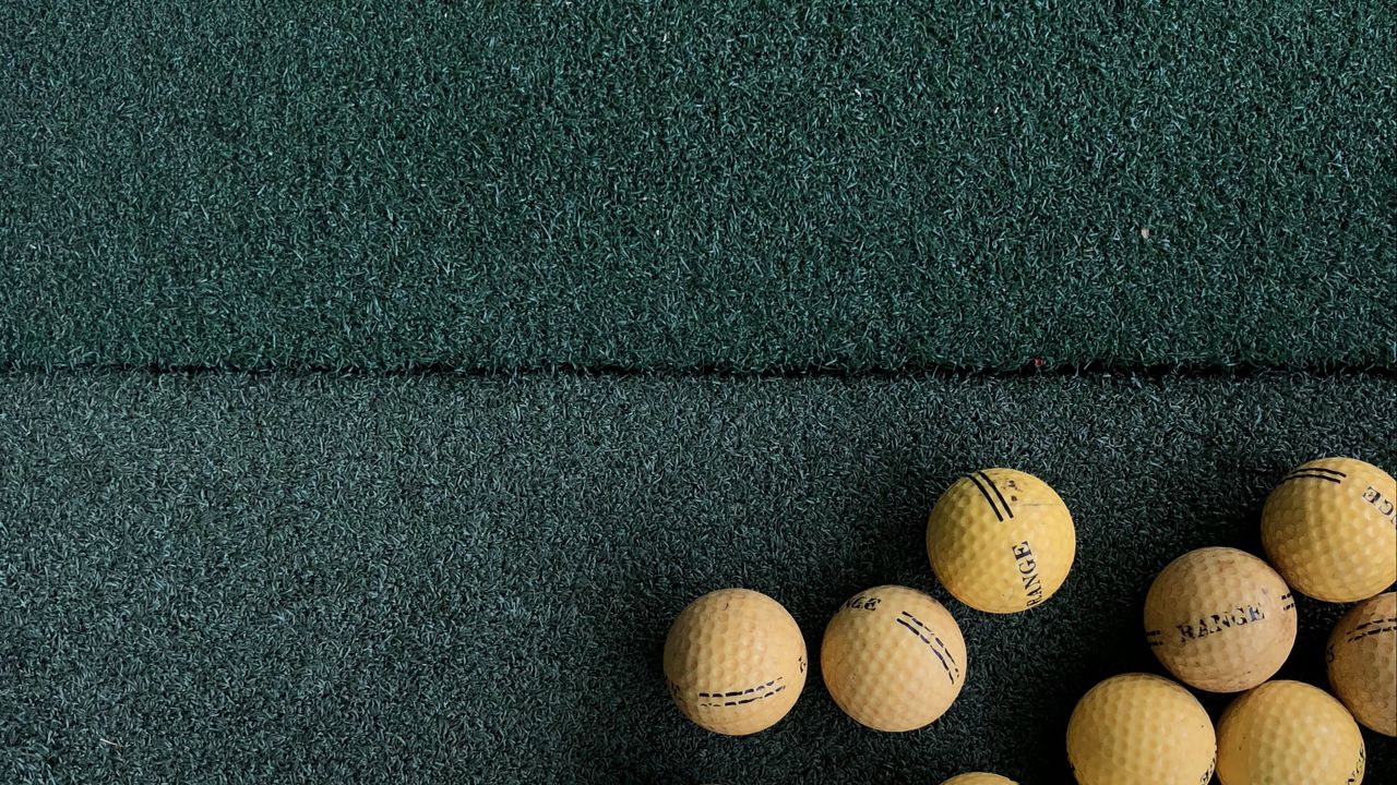 Wallpaper golf, balls, lawn, green, yellow