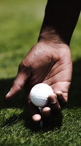 Preview wallpaper golf, hand, ball, lawn