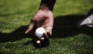 Preview wallpaper golf, hand, ball, lawn
