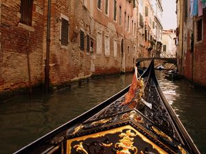 Preview wallpaper gondola, canal, italy, boat, river
