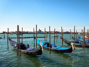 Preview wallpaper gondolas, boats, sea, buildings, city