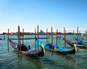 Preview wallpaper gondolas, boats, sea, buildings, city