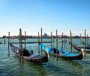 Preview wallpaper gondolas, boats, sea, buildings, city