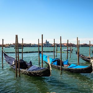 Preview wallpaper gondolas, boats, sea, buildings, city