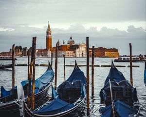 Preview wallpaper gondolas, boats, water, city, venice, italy