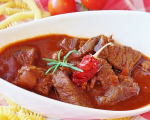 Preview wallpaper goulash, meat, beef, sauce, pasta