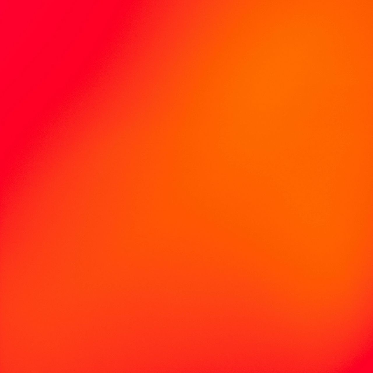 Bạn muốn có một không gian nổi bật với hình nền độc đáo? Với hình nền màu đỏ cam sáng dần, bạn sẽ tạo được một không khí ấm áp và tràn đầy cảm hứng cho không gian của mình.