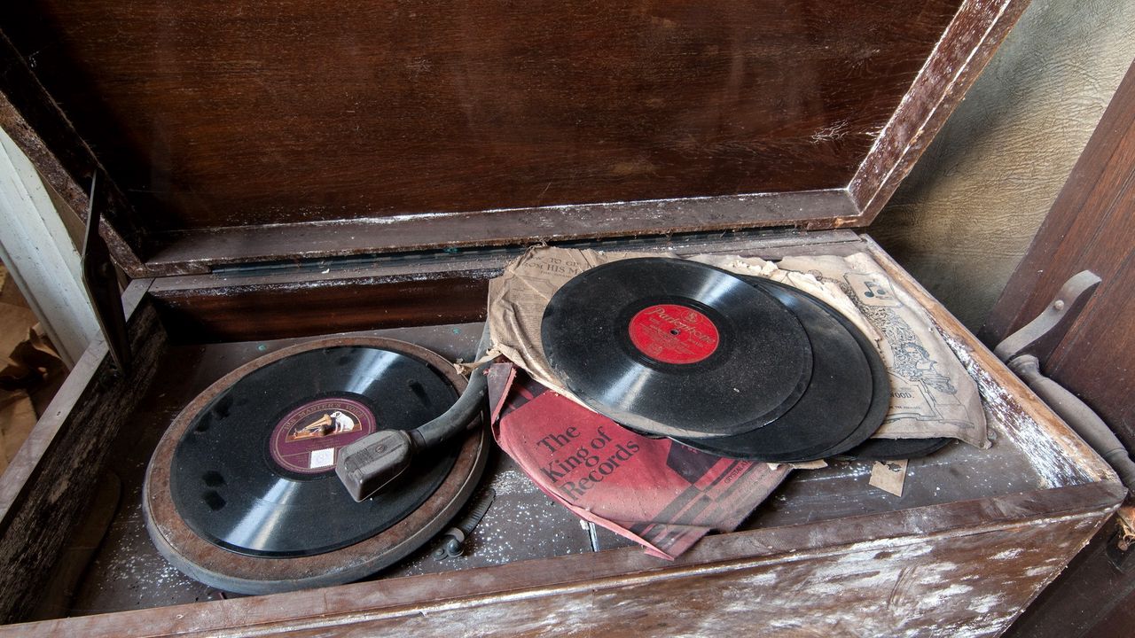Wallpaper gramophone, records, music