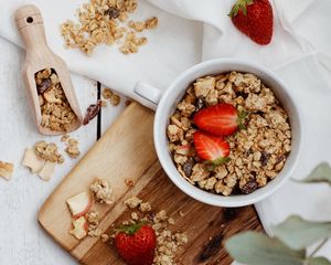 Preview wallpaper granola, strawberry, berries, bowl, breakfast