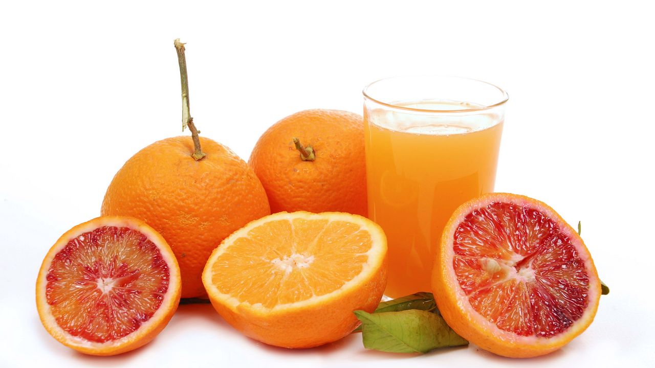 Wallpaper grapefruit, orange, juice, glass, white background