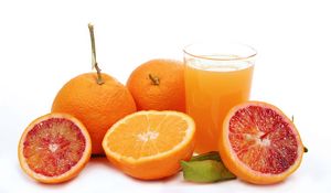 Preview wallpaper grapefruit, orange, juice, glass, white background