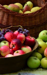 Preview wallpaper grapes, apples, basket, many