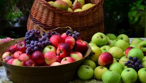 Preview wallpaper grapes, apples, basket, many