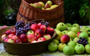 Preview wallpaper grapes, apples, basket, many