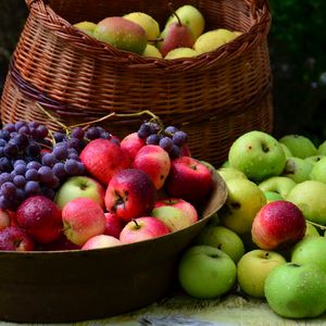 Preview wallpaper grapes, apples, basket, many