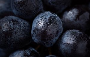 Preview wallpaper grapes, berry, drops, macro, ripe