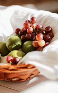 Preview wallpaper grapes, lime, fruit, basket, cloth