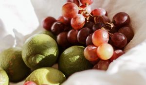 Preview wallpaper grapes, lime, fruit, basket, cloth