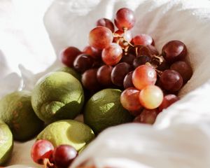 Preview wallpaper grapes, lime, fruit, basket, cloth