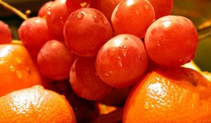 Preview wallpaper grapes, oranges, fruit