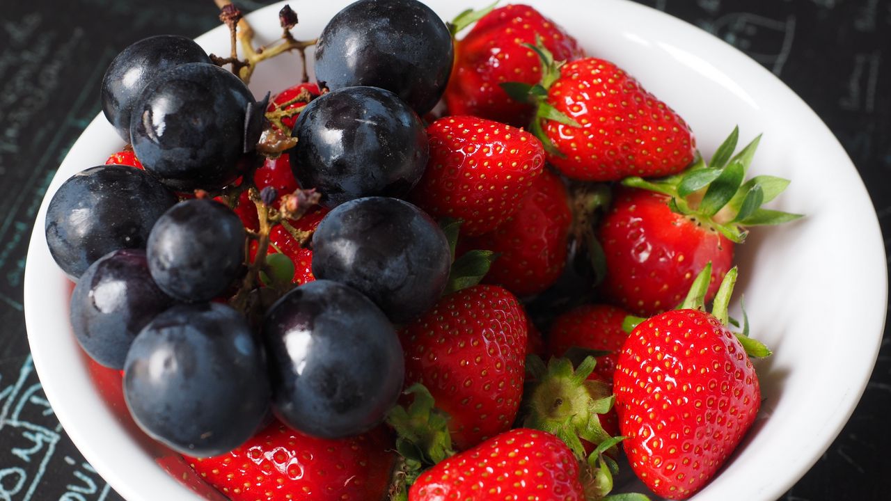Wallpaper grapes, strawberries, berries, plate
