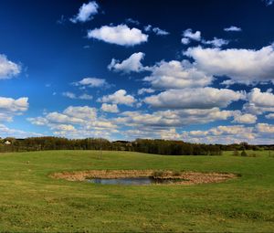 Preview wallpaper grass, sky, clouds