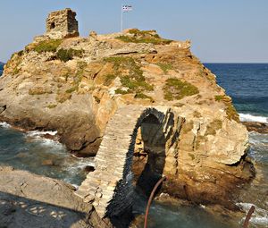 Preview wallpaper greece, rock, arch, flag