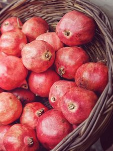 Preview wallpaper grenades, fruit, basket, ripe