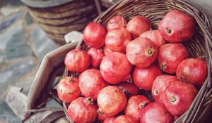 Preview wallpaper grenades, fruit, basket, ripe