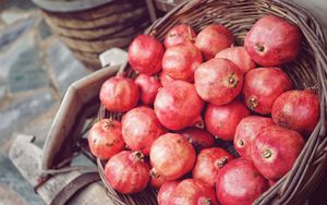 Preview wallpaper grenades, fruit, basket, ripe