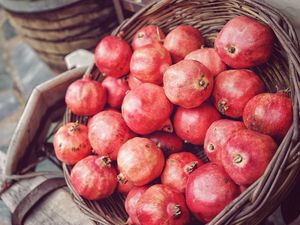 Preview wallpaper grenades, fruit, basket, ripe