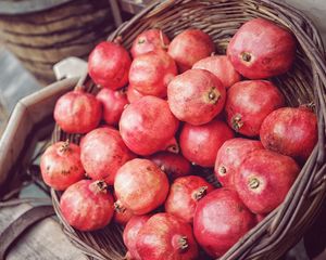 Preview wallpaper grenades, fruit, basket, ripe