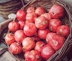 Preview wallpaper grenades, fruit, basket, ripe