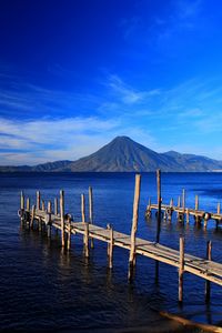 Preview wallpaper guatemala, island, mountain, beach