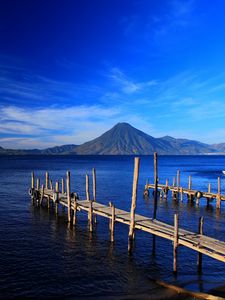 Preview wallpaper guatemala, island, mountain, beach