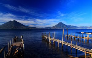 Preview wallpaper guatemala, island, mountain, beach